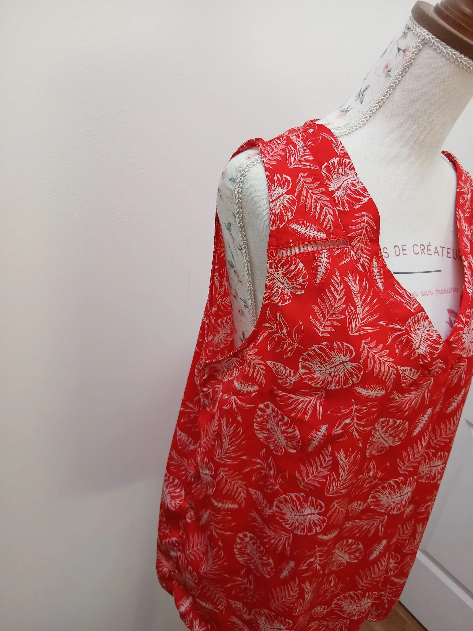 Blusa sem mangas vermelha e banc tamanho 44 Lahalle – photo 3